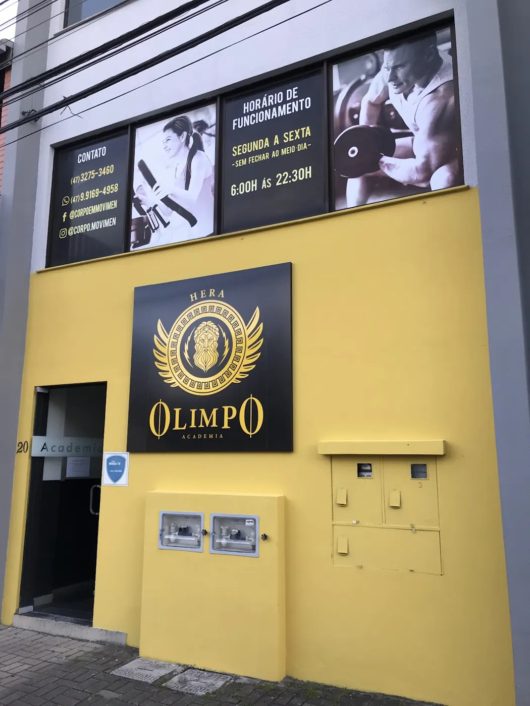 Fachada amarela da Olimpo Hera, no Centro de Jaraguá do Sul